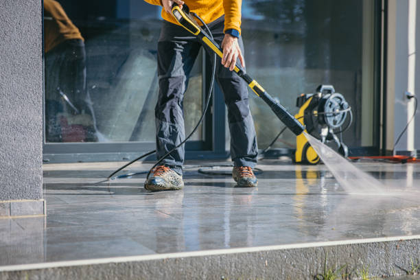  7 Reasons to Hire a Professional Pressure Washing Service